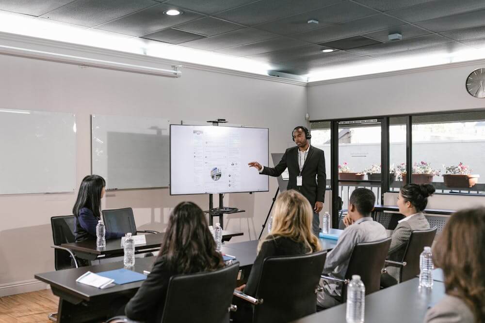 How to Build a Scalable Corporate Training Program: A Framework for Growing Businesses